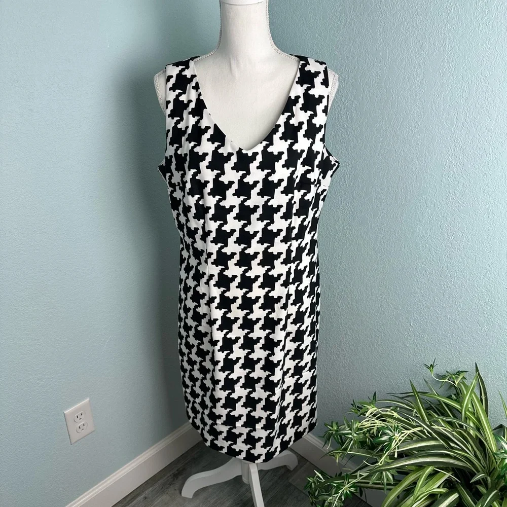 Alyx Size 16 Black & White Houndstooth Sheath Dress Sleeveless V-Neck Zip Back - Picture 2 of 10